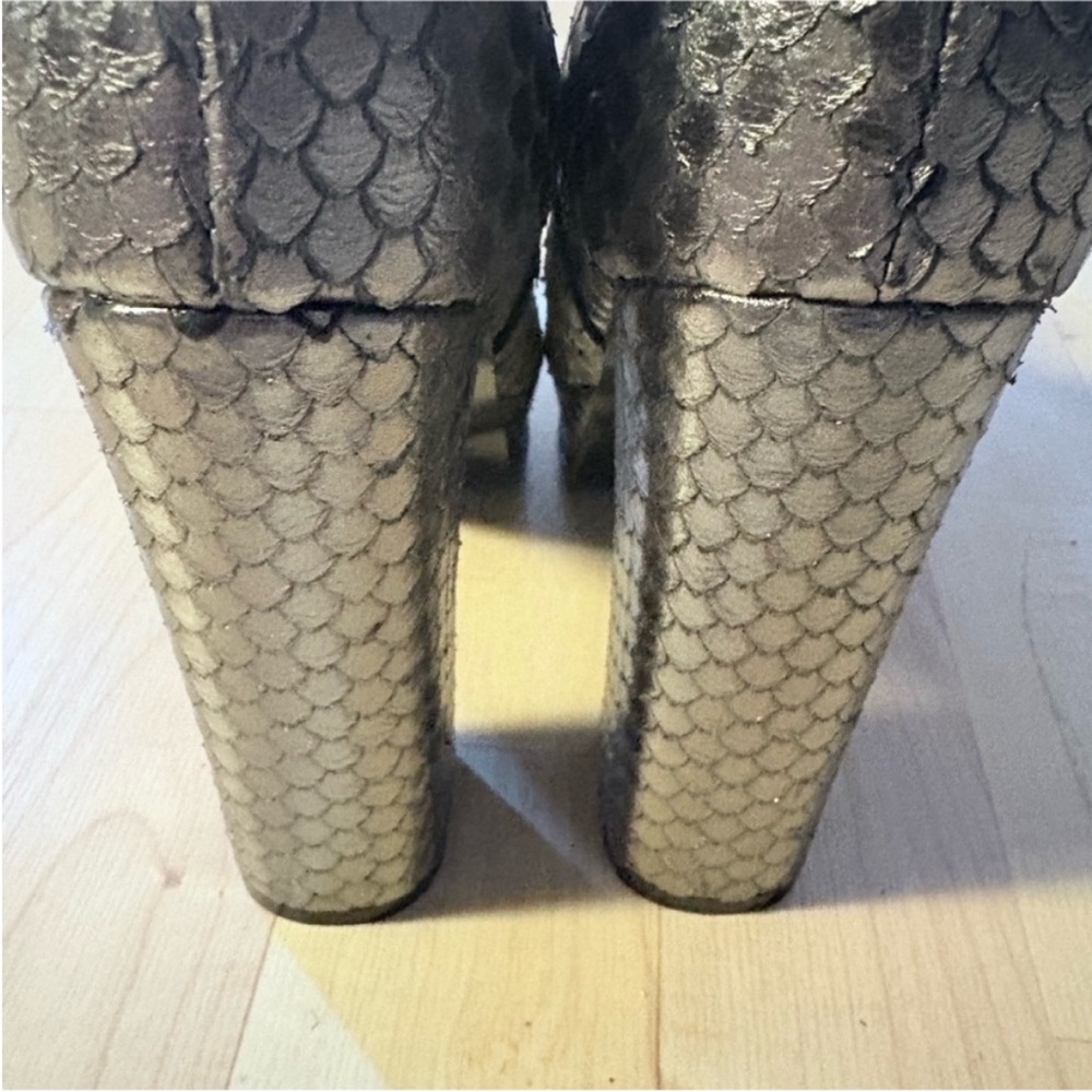 Silver Leather Platform Boots. - Picture 9 of 10
